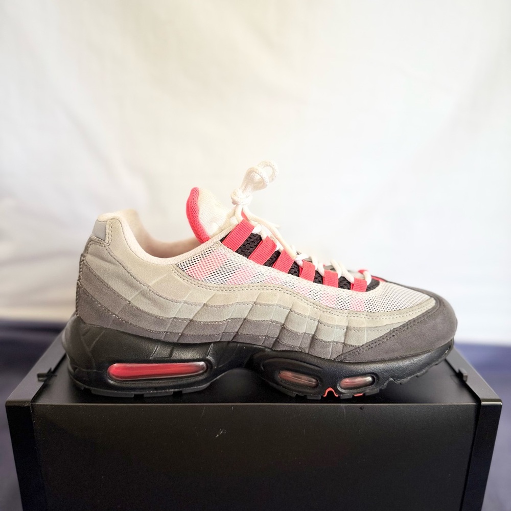 AUTHENTIC Nike Air Max 95 OG Solar Red Size 9 AT2865-100 2018 PRE-OWNED - Picture 3 of 8